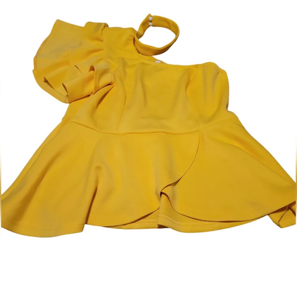 Women's One Shoulder Double-Layer Flare Sleeve Short Blouse (Size M) - Picture 2 of 4